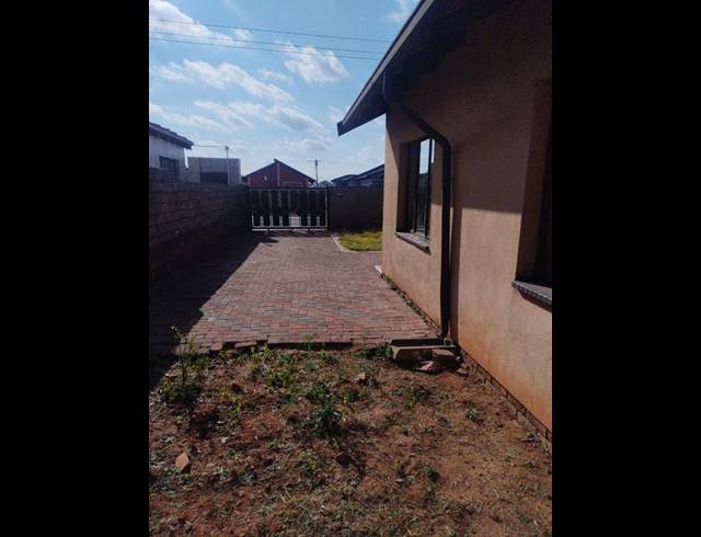 2 BEDROOM HOUSE FOR SALE IN PROTEA GLEN EXT